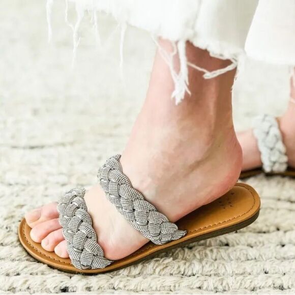 Steve Madden Dolay Shiny Sandal - new in box - Picture 2 of 8